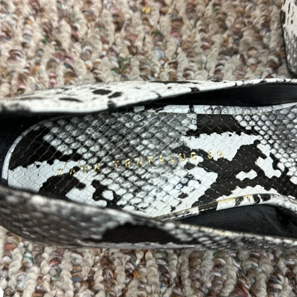 ZARA BLACK AND WHITE SNAKE PRINT BLOCK HEEL PUMP